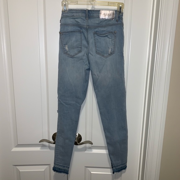 Zara Ripped Jeans - Picture 5 of 5